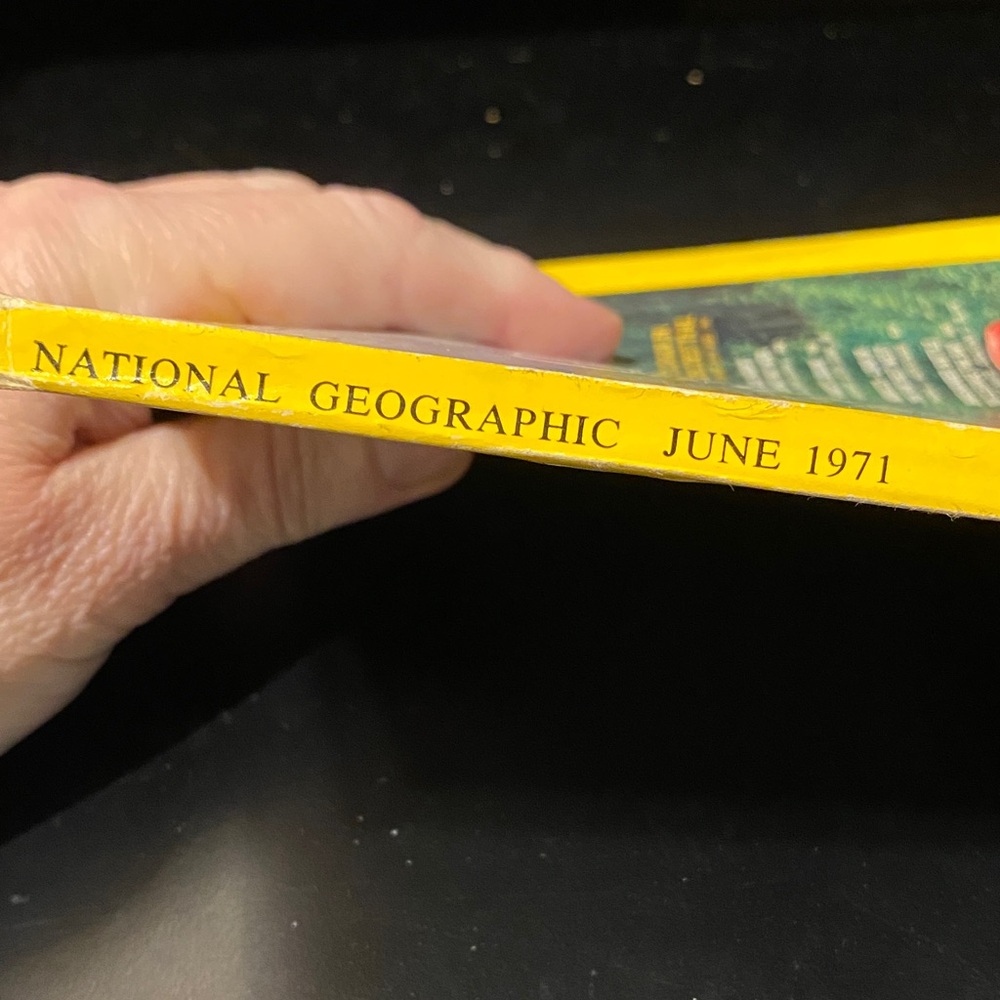 Vintage National Geographic Magazine - June 1971 - Picture 3 of 16